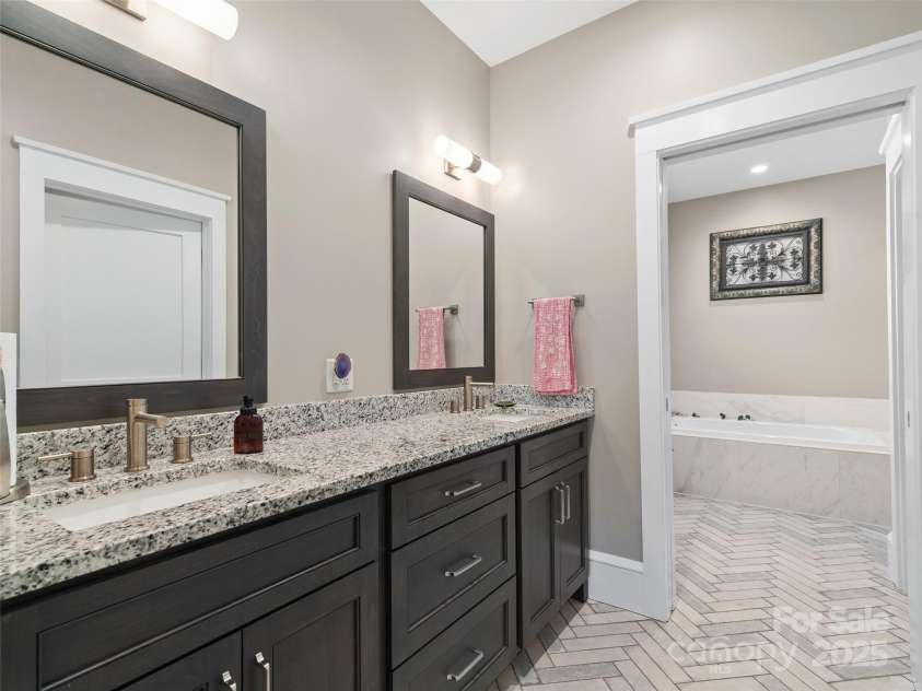 46 Starwood Valley Trail, Arden, NC 28704.  MLS# CAR4219498, YatesRealty ID 21155. 