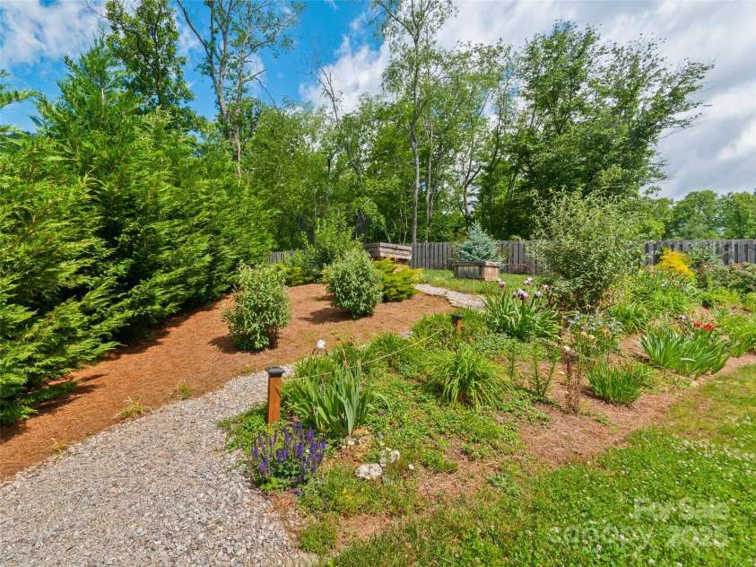 46 Starwood Valley Trail, Arden, NC 28704.  MLS# CAR4219498, YatesRealty ID 21155. 