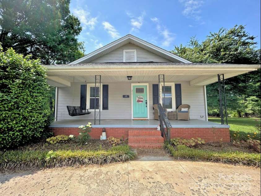 329 Highland Drive, Lincolnton, NC 28092.  MLS# CAR4260967, YatesRealty ID 21156. 
