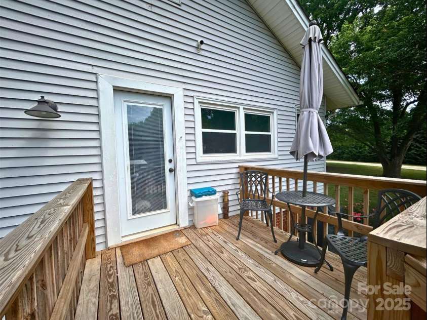 329 Highland Drive, Lincolnton, NC 28092.  MLS# CAR4260967, YatesRealty ID 21156. 