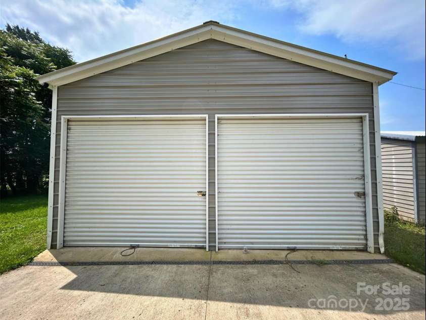 329 Highland Drive, Lincolnton, NC 28092.  MLS# CAR4260967, YatesRealty ID 21156. 