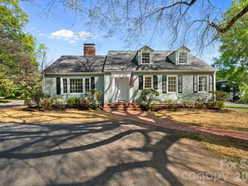 3114 Center Street, Hickory, NC 28601.  MLS# CAR4367609, YatesRealty ID 21157. 