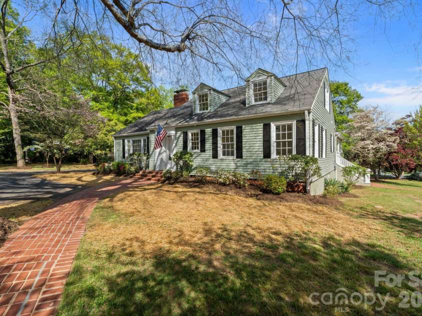 3114 Center Street, Hickory, NC 28601.  MLS# CAR4367609, YatesRealty ID 21157. 