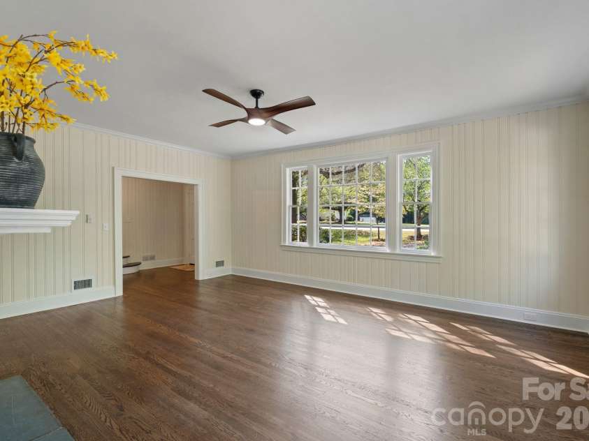 3114 Center Street, Hickory, NC 28601.  MLS# CAR4367609, YatesRealty ID 21157. 