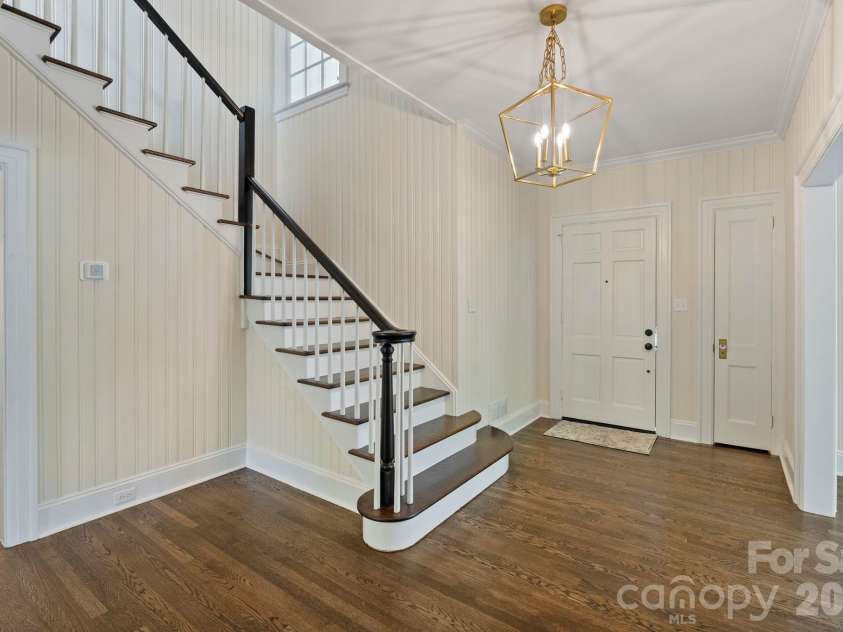 3114 Center Street, Hickory, NC 28601.  MLS# CAR4367609, YatesRealty ID 21157. 