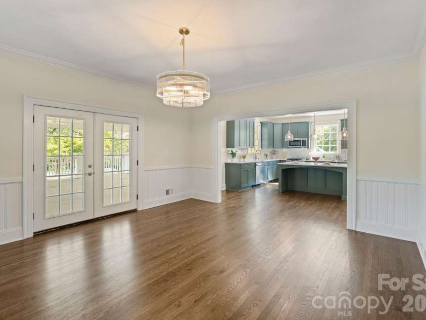 3114 Center Street, Hickory, NC 28601.  MLS# CAR4367609, YatesRealty ID 21157. 