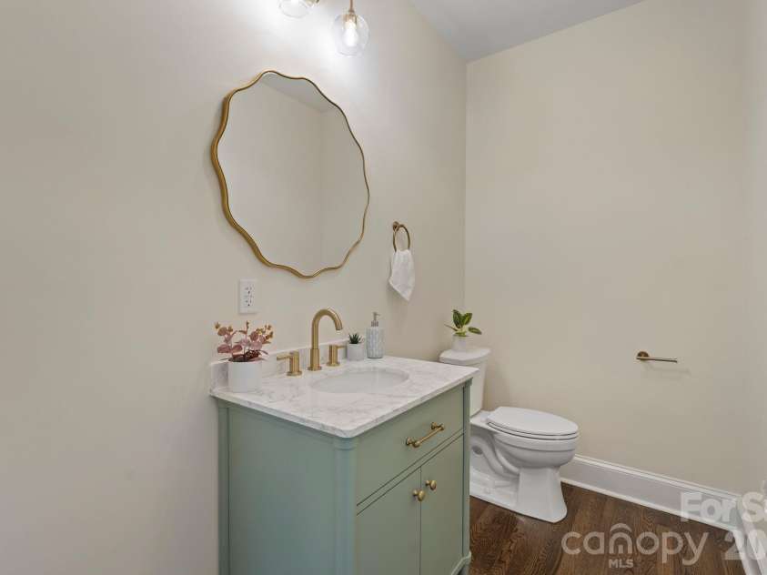 3114 Center Street, Hickory, NC 28601.  MLS# CAR4367609, YatesRealty ID 21157. 