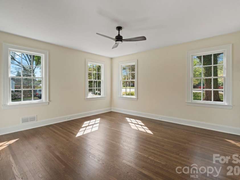3114 Center Street, Hickory, NC 28601.  MLS# CAR4367609, YatesRealty ID 21157. 