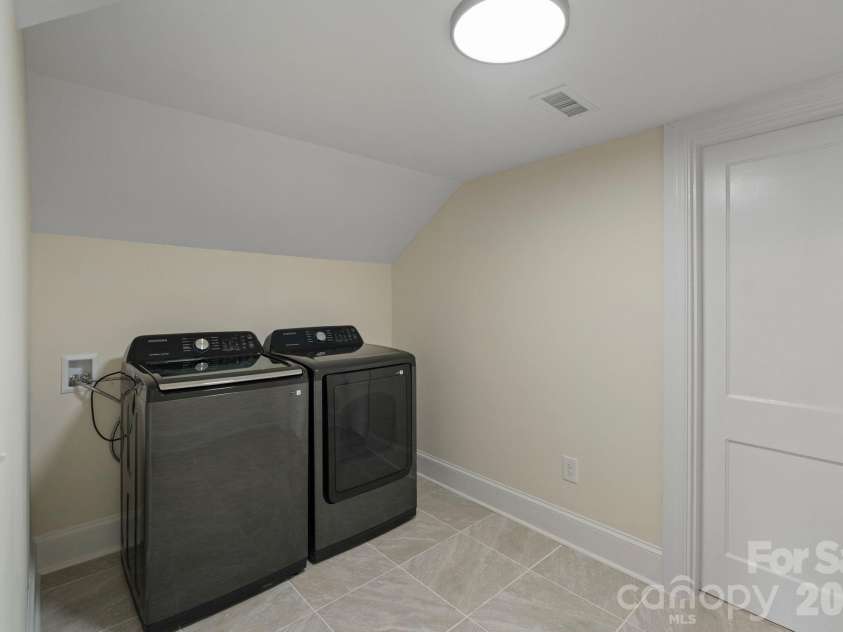 3114 Center Street, Hickory, NC 28601.  MLS# CAR4367609, YatesRealty ID 21157. 