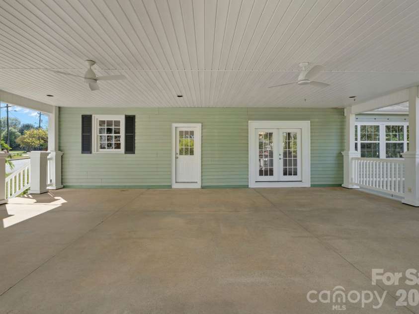 3114 Center Street, Hickory, NC 28601.  MLS# CAR4367609, YatesRealty ID 21157. 