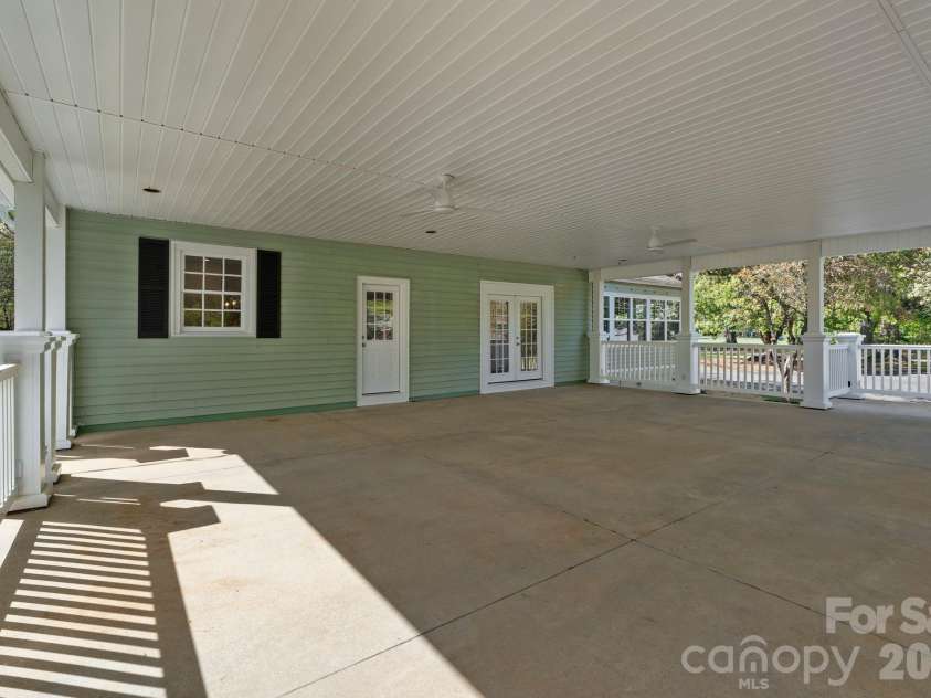 3114 Center Street, Hickory, NC 28601.  MLS# CAR4367609, YatesRealty ID 21157. 