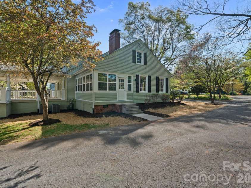 3114 Center Street, Hickory, NC 28601.  MLS# CAR4367609, YatesRealty ID 21157. 