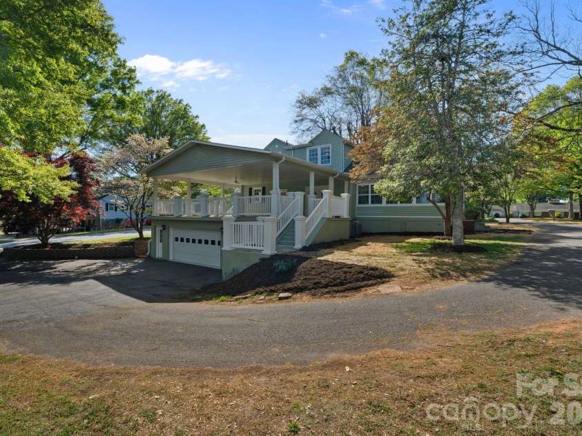 3114 Center Street, Hickory, NC 28601.  MLS# CAR4367609, YatesRealty ID 21157. 