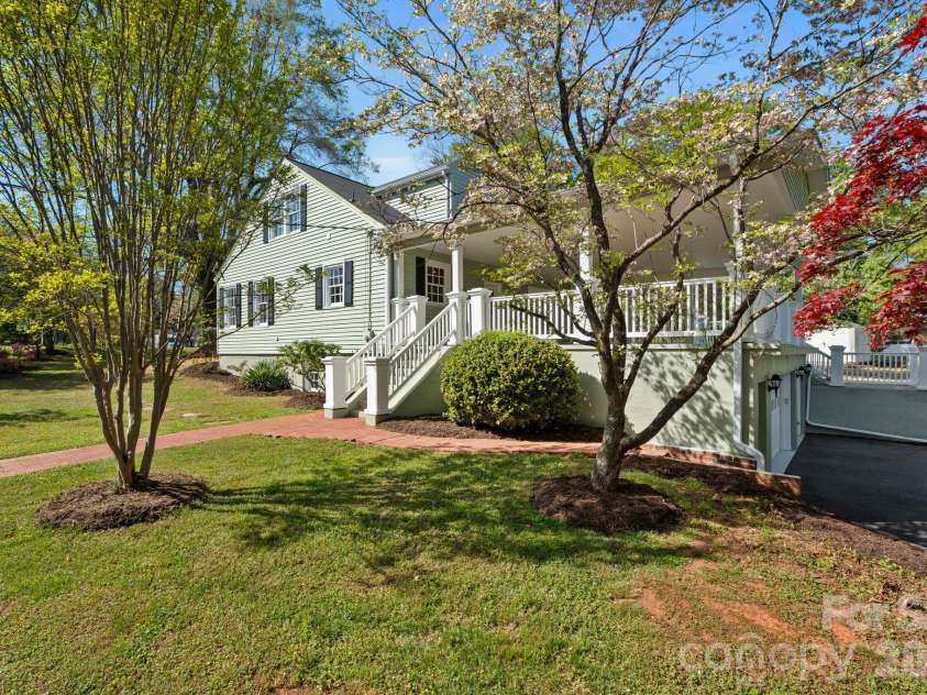 3114 Center Street, Hickory, NC 28601.  MLS# CAR4367609, YatesRealty ID 21157. 
