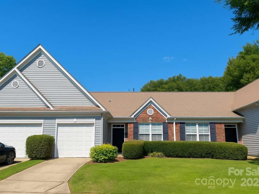 4454 Glenlea Commons Drive, Charlotte, NC 28216.  MLS# CAR4269952, YatesRealty ID 21158. 