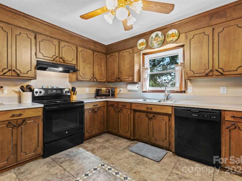 4920 Surfwood Drive, Sherrills Ford, NC 28673.  MLS# CAR4297659, YatesRealty ID 21158. 