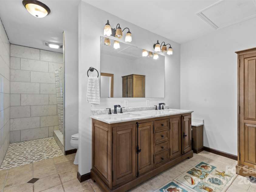 4920 Surfwood Drive, Sherrills Ford, NC 28673.  MLS# CAR4297659, YatesRealty ID 21158. Primary Bath