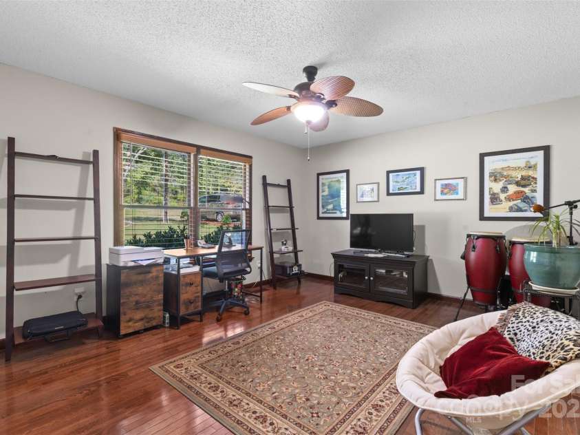 4920 Surfwood Drive, Sherrills Ford, NC 28673.  MLS# CAR4297659, YatesRealty ID 21158. Spacious Bedroom
