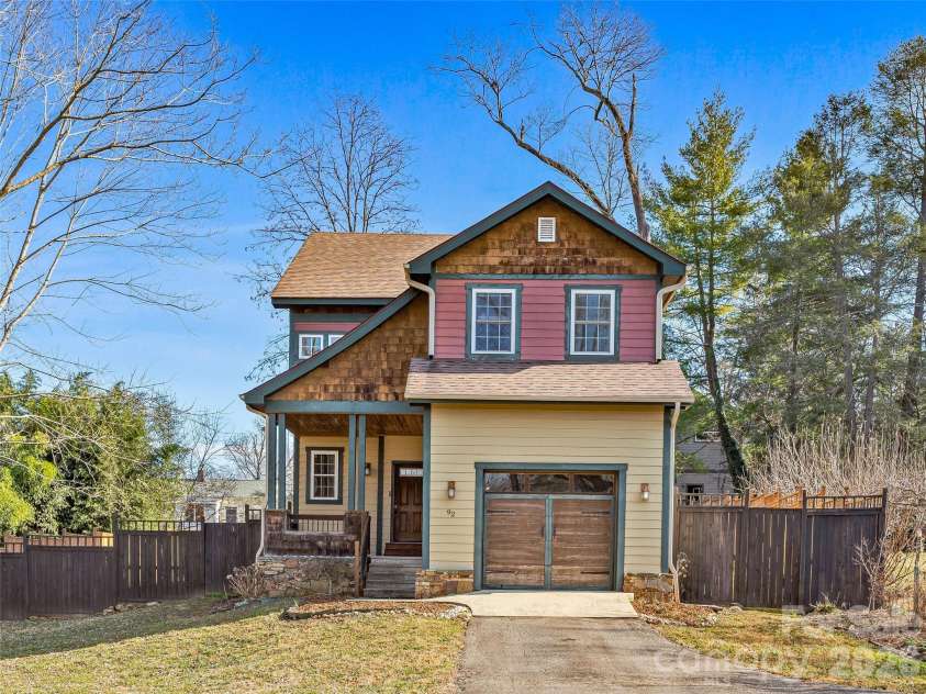 92 Middlemont Avenue, Asheville, NC 28806.  MLS# CAR4334470, YatesRealty ID 21159. 1 block from Malvern Hills Park