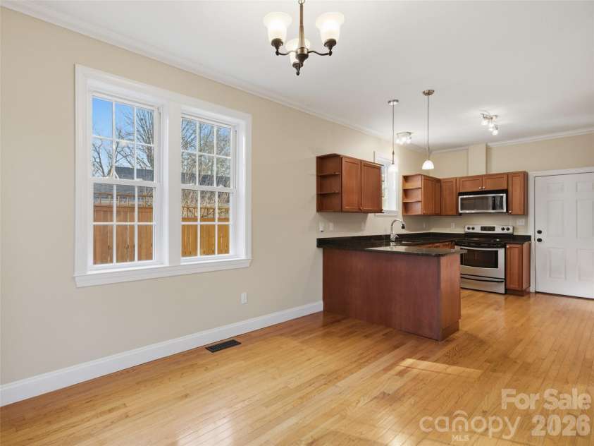 92 Middlemont Avenue, Asheville, NC 28806.  MLS# CAR4334470, YatesRealty ID 21159. Large, well designed kitchen