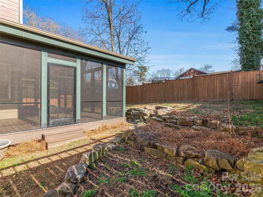 92 Middlemont Avenue, Asheville, NC 28806.  MLS# CAR4334470, YatesRealty ID 21159. Ready for Spring planting
