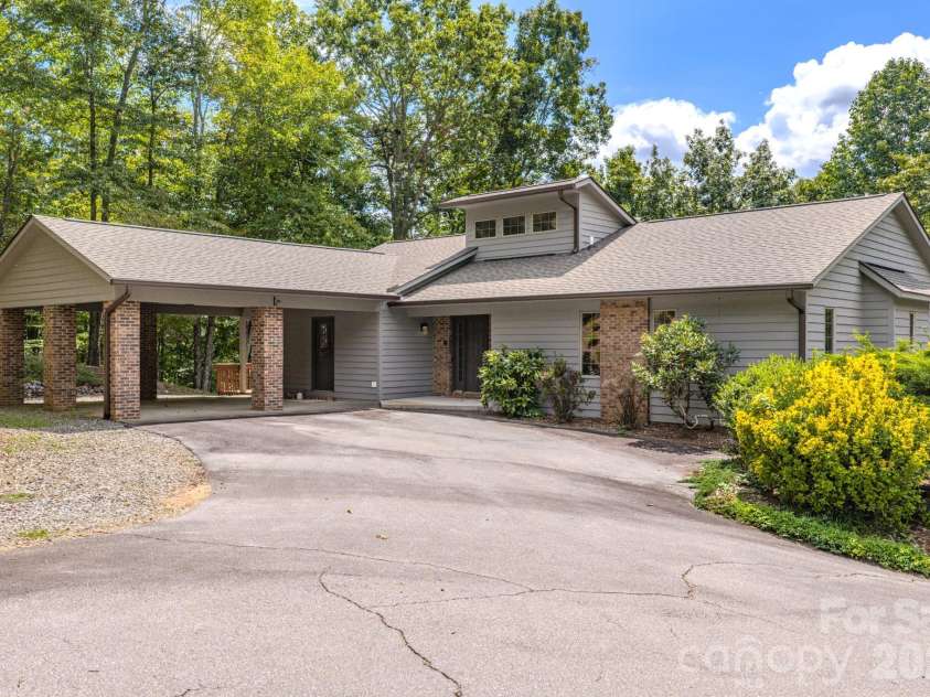 452 Cragmont Road, Black Mountain, NC 28711.  MLS# CAR4299091, YatesRealty ID 2116. 