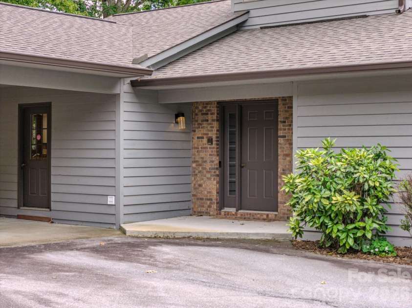 452 Cragmont Road, Black Mountain, NC 28711.  MLS# CAR4299091, YatesRealty ID 2116. 