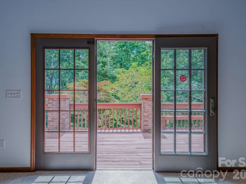452 Cragmont Road, Black Mountain, NC 28711.  MLS# CAR4299091, YatesRealty ID 2116. 