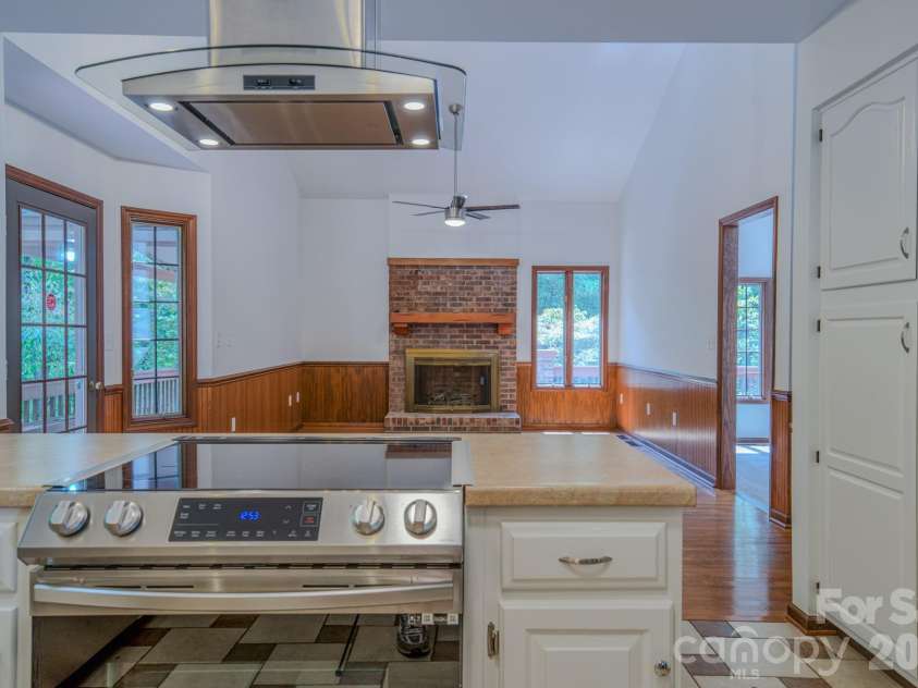 452 Cragmont Road, Black Mountain, NC 28711.  MLS# CAR4299091, YatesRealty ID 2116. 