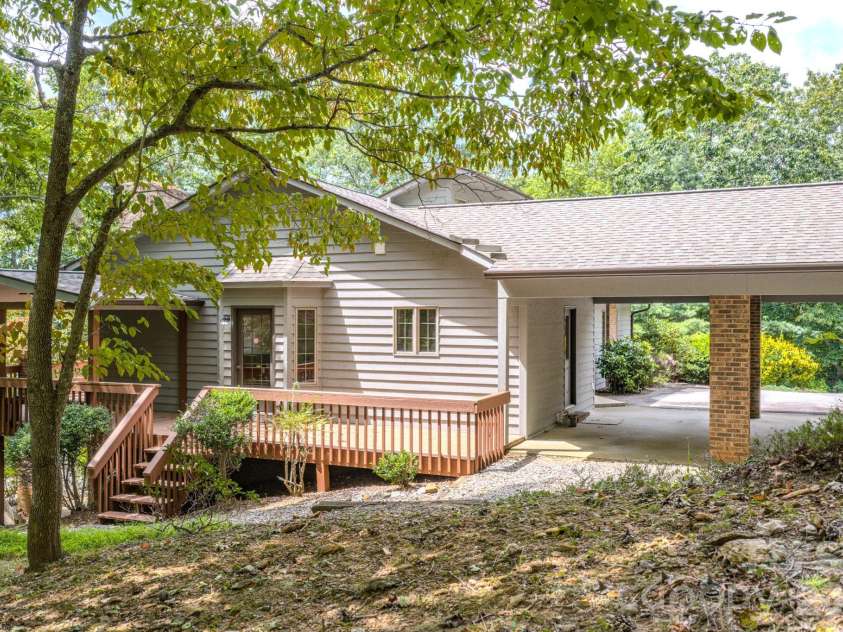 452 Cragmont Road, Black Mountain, NC 28711.  MLS# CAR4299091, YatesRealty ID 2116. 