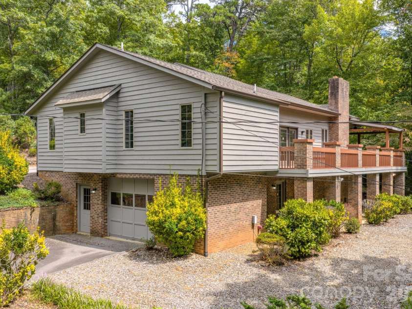 452 Cragmont Road, Black Mountain, NC 28711.  MLS# CAR4299091, YatesRealty ID 2116. 