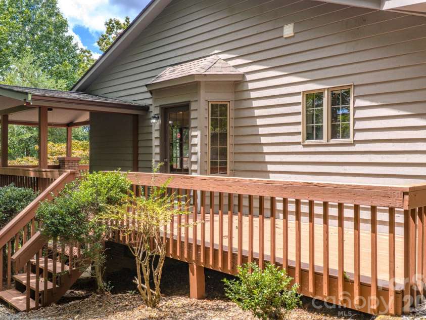 452 Cragmont Road, Black Mountain, NC 28711.  MLS# CAR4299091, YatesRealty ID 2116. 