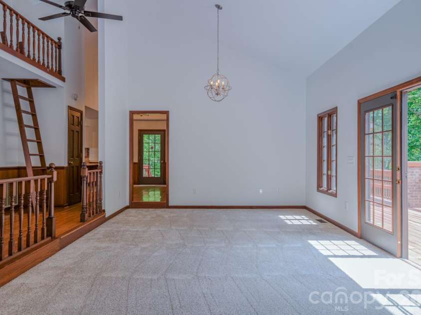 452 Cragmont Road, Black Mountain, NC 28711.  MLS# CAR4299091, YatesRealty ID 2116. 