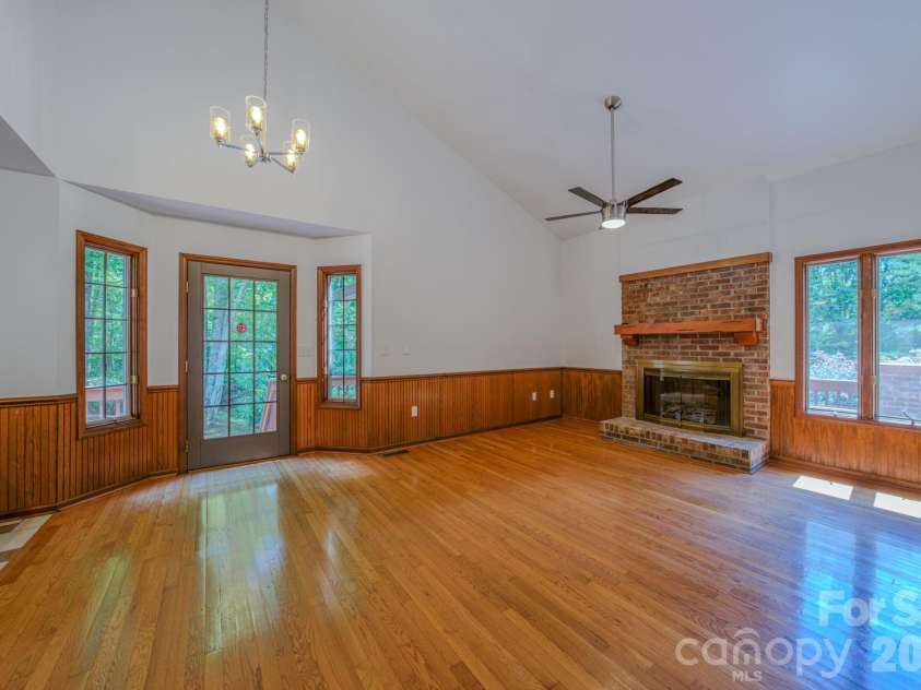 452 Cragmont Road, Black Mountain, NC 28711.  MLS# CAR4299091, YatesRealty ID 2116. 