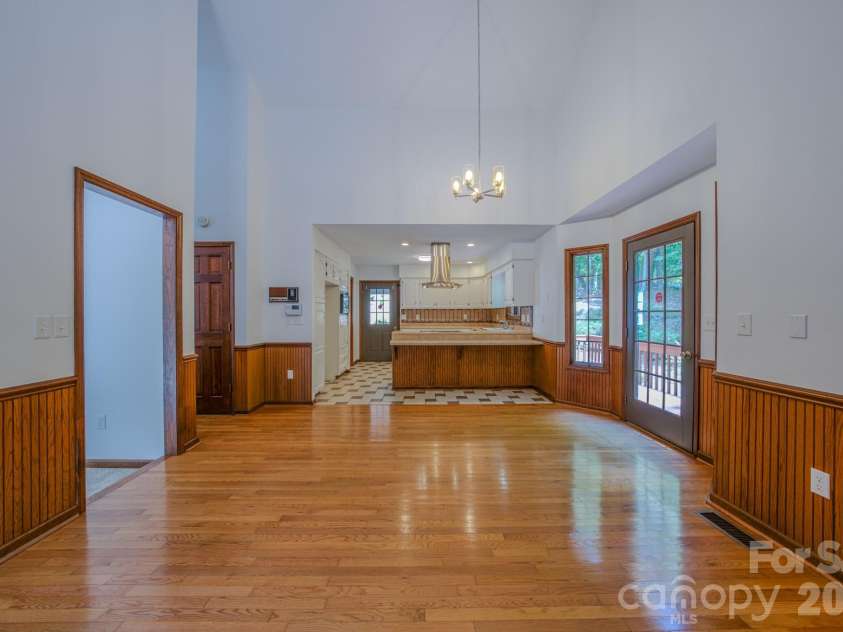 452 Cragmont Road, Black Mountain, NC 28711.  MLS# CAR4299091, YatesRealty ID 2116. 