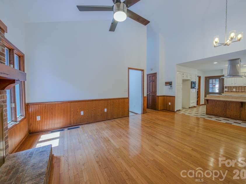 452 Cragmont Road, Black Mountain, NC 28711.  MLS# CAR4299091, YatesRealty ID 2116. 