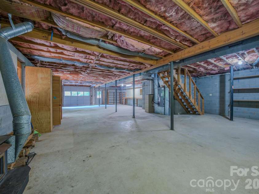 452 Cragmont Road, Black Mountain, NC 28711.  MLS# CAR4299091, YatesRealty ID 2116. 