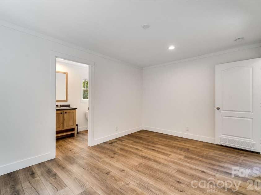 75 Windswept Lane, Hayesville, NC 28904.  MLS# CAR4320566, YatesRealty ID 2116. 