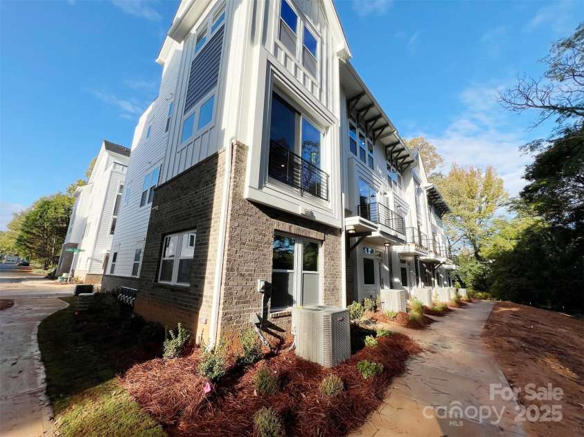 1411 Collier Walk Alley, Charlotte, NC 28205.  MLS# CAR4138994, YatesRealty ID 21160. 