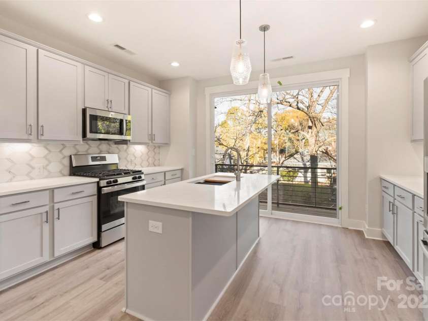 1411 Collier Walk Alley, Charlotte, NC 28205.  MLS# CAR4138994, YatesRealty ID 21160. 