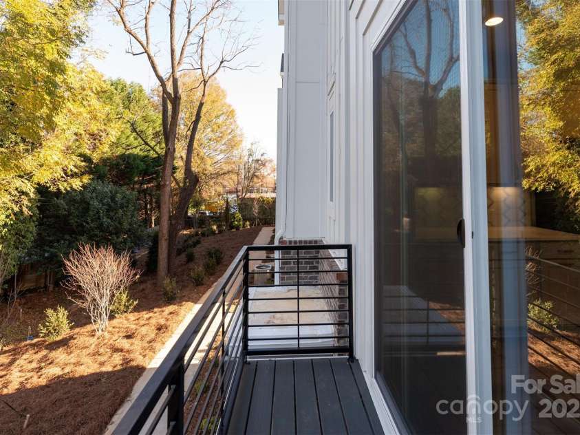 1411 Collier Walk Alley, Charlotte, NC 28205.  MLS# CAR4138994, YatesRealty ID 21160. 