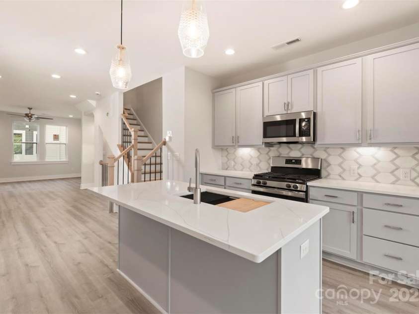 1411 Collier Walk Alley, Charlotte, NC 28205.  MLS# CAR4138994, YatesRealty ID 21160. 