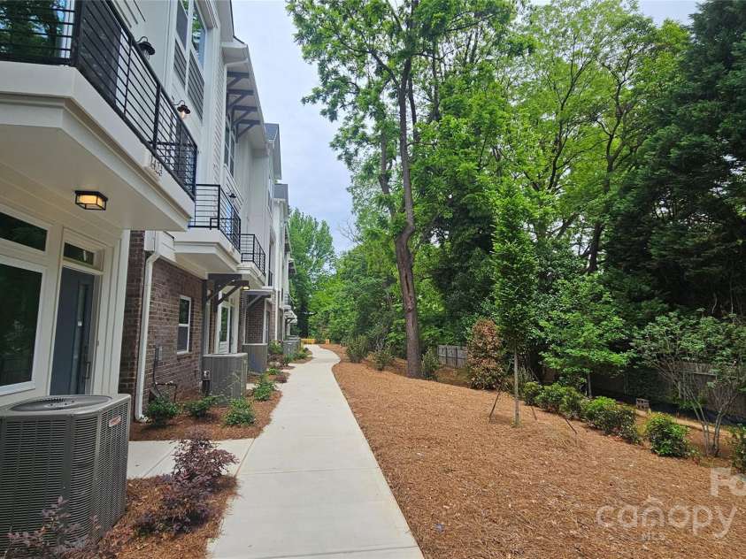 1411 Collier Walk Alley, Charlotte, NC 28205.  MLS# CAR4138994, YatesRealty ID 21160. 