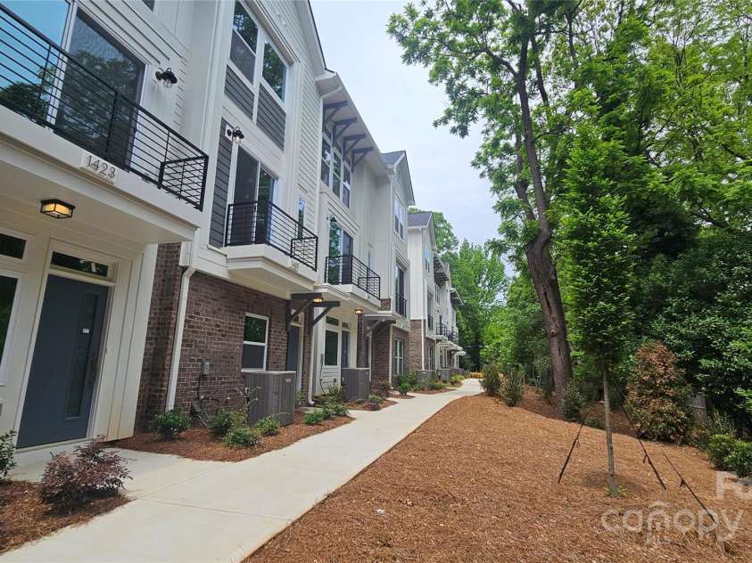1411 Collier Walk Alley, Charlotte, NC 28205.  MLS# CAR4138994, YatesRealty ID 21160. 