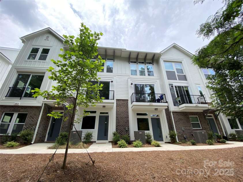 1411 Collier Walk Alley, Charlotte, NC 28205.  MLS# CAR4138994, YatesRealty ID 21160. 