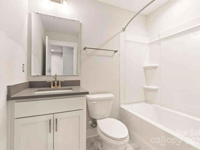 1411 Collier Walk Alley, Charlotte, NC 28205.  MLS# CAR4138994, YatesRealty ID 21160. Bath 2