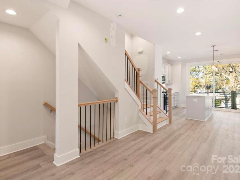 1411 Collier Walk Alley, Charlotte, NC 28205.  MLS# CAR4138994, YatesRealty ID 21160. Dining