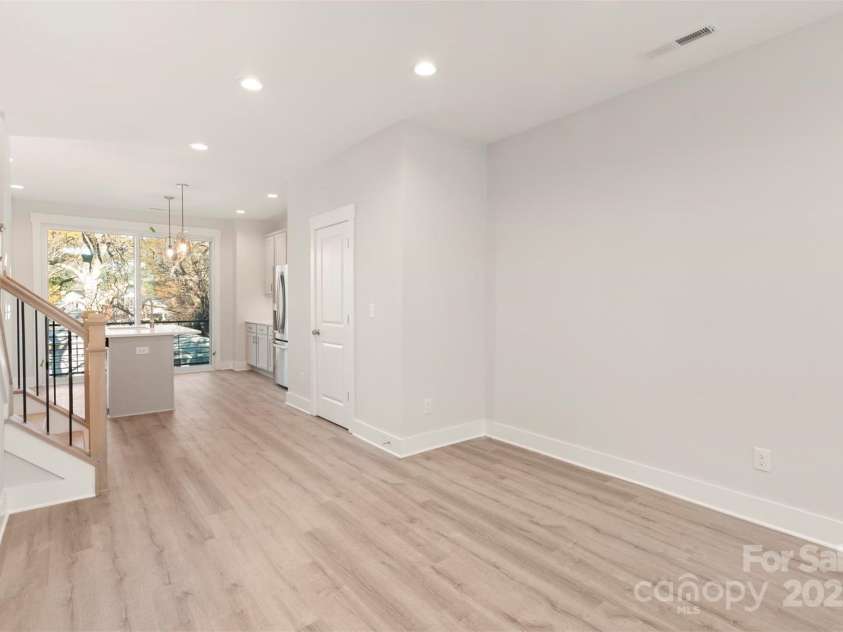 1411 Collier Walk Alley, Charlotte, NC 28205.  MLS# CAR4138994, YatesRealty ID 21160. Dining