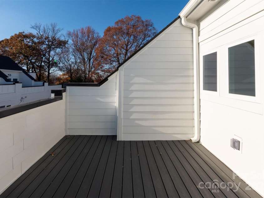 1411 Collier Walk Alley, Charlotte, NC 28205.  MLS# CAR4138994, YatesRealty ID 21160. Rooftop Terrace