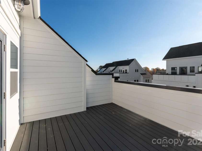1411 Collier Walk Alley, Charlotte, NC 28205.  MLS# CAR4138994, YatesRealty ID 21160. Rooftop Terrace